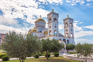 Bar, Karadağ - 4 Temmuz 2021: St Jovan Vladimir 'in Bardaki Tapınağı Katedrali. Tapınak, Karadağ 'ın en büyük katedrali..