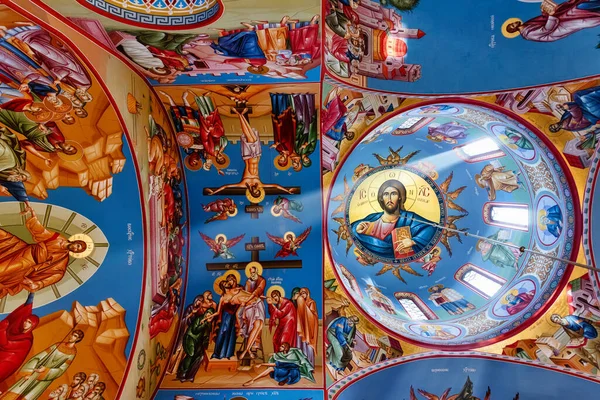 2021年8月8日 塞尔维亚贝尔格莱德 圣亚历山大内夫斯基教堂的内部 这是位于塞尔维亚首都贝尔格莱德的一座塞尔维亚东正教教堂 — 图库照片