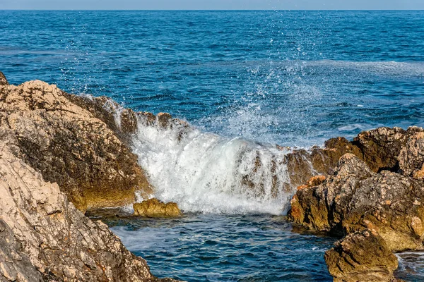 Olas Roca Mar Mar Adriático —  Fotos de Stock