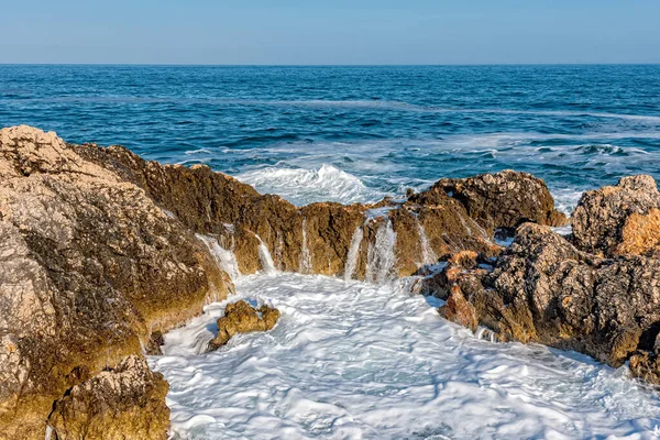 Pequeña Playa Nudista Entre Las Rocas —  Fotos de Stock