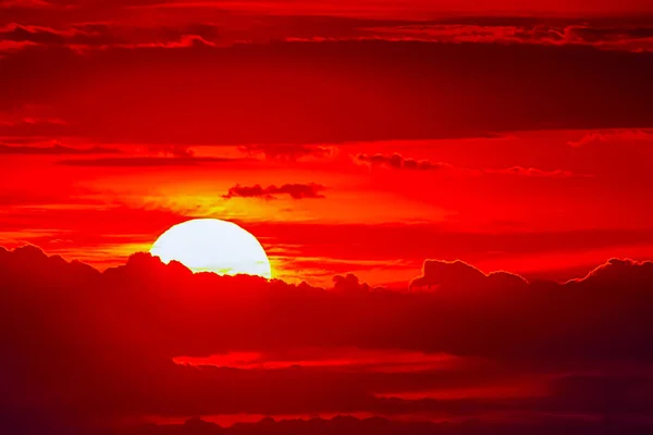 Πολύχρωμο Δραματικό Ουρανό Σύννεφο Στο Ηλιοβασίλεμα — Φωτογραφία Αρχείου
