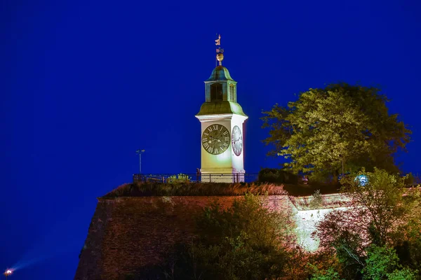 2021年8月24日セルビア ノヴィ セルビア ペトロヴァラディン要塞の時計塔 — ストック写真