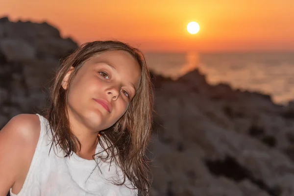 Miła Dziewczyna Plaży Zachodzie Słońca — Zdjęcie stockowe