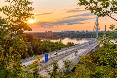 Novi Sad, Sırbistan 24 Ağustos 2021: Novi Sad 'da Özgürlük Köprüsü