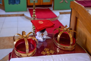 Petrovaradin, Sırbistan - 14 Haziran 2025: Sırbistan 'ın Petrovaradin kentindeki Sırp Ortodoks Kilisesi' nin İçişleri.