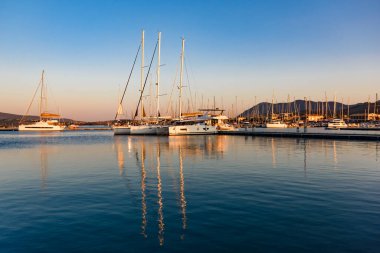 Lefkada, Yunanistan - 10 Ağustos 2025: D-Marin Lefkas Marina, Lefkada, Yunanistan. Lefkada 'daki yat limanı., 