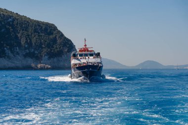 Fiskardo, Yunanistan - 11 Ağustos 2025: Yunanistan 'da turizm yatı.