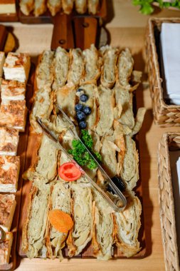 Geleneksel Sırp peynirli turta gibanica