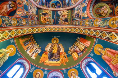 Backi Jarak, Sırbistan - 26 Ekim 2025: Backi Jarak 'ta Kutsal Bakire Meryem' in Varsayımı Kilisesinde İçişleri