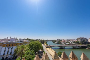 Sevilla, İspanya - 01 Ağustos 2024: San Telmo Köprüsü (1931), Sevilla, İspanya