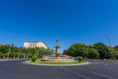 Sevilla, İspanya - 01 Ağustos 2024: Fuente de las Cuatro Estaciones. Sevilla, İspanya 'da Dört Mevsim Çeşmesi