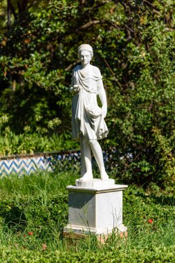 Sevilla, İspanya - 01 Ağustos 2024: Maria Luisa Park 'taki heykel - Sevilla, Endülüs, İspanya