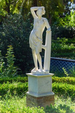 Sevilla, İspanya - 01 Ağustos 2024: Maria Luisa Park 'taki heykel - Sevilla, Endülüs, İspanya