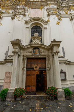 Almaska kilisesi Novi Sad 'daki Sırp Ortodoks Kilisesi' nin üç hiyerarşisinin tapınağı..  