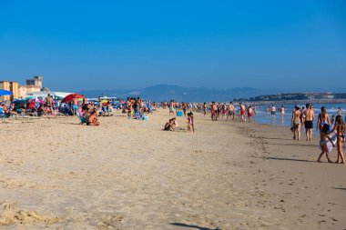 Tarifa, İspanya - 3 Ağustos 2024: Tarifa Sahili İspanya 'nın güneyinde