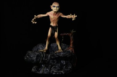 Novi Sad, Sırbistan - 03 Aralık 2025: Yüzüklerin Efendisinin Oyuncağı. Yüzüklerin Oyuncak Efendisi Gollum Eylem Figürü. 