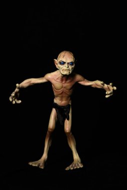 Novi Sad, Sırbistan - 03 Aralık 2025: Yüzüklerin Efendisinin Oyuncağı. Yüzüklerin Oyuncak Efendisi Gollum Eylem Figürü. 