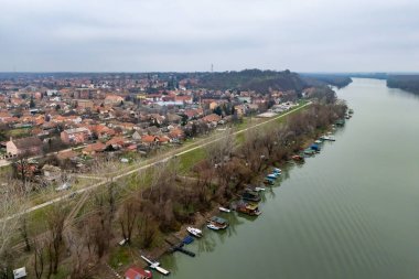 Titel, Sırbistan - 21 Aralık 2025: Sırbistan 'ın Voyvodina kentinde Titel Kenti Panoraması.