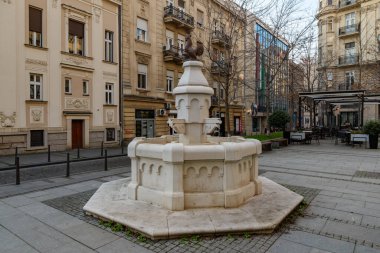 Belgrad, Sırbistan - 20 Aralık 2025: Sırbistan 'ın orta kesiminde içme suyu çeşmesi 