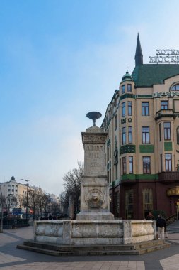 Belgrad, Sırbistan - 20 Aralık 2025: Terazije Çeşmesi ve Sırbistan 'ın başkenti Moskva Oteli