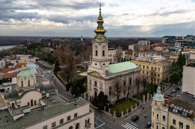Belgrad, Sırbistan - 02 Ocak 2026: St. Michael Katedrali 'nin İHA görüntüsü (Sırpça: Saborna crkva) ve Belgrad şehir merkezindeki Patrijarsijski Sarayı (Sırpça: Patrijarsijski dvor)