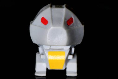 Novi Sad, Sırbistan - 02 Şubat 2026: Transformers bayiliğinden Dinobotların lideri Grimlock 'un küçük, koleksiyon yapılabilir bir figürü.