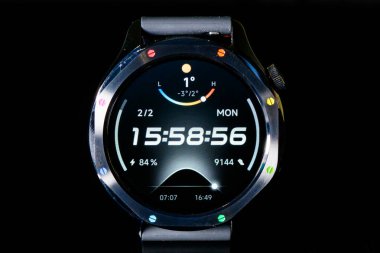 Novi Sad, Sırbistan - 02 Şubat 2026: Xiaomi Watch S4 smartwatch. 1.43 inçlik AMOLED ekran ve 60 Hz yenilenme oranına sahiptir..