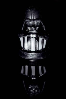 Novi Sad, Sırbistan - 02 Şubat 2026: Star Wars karakteri Darth Vader 'ın küçük koleksiyon mini büstü