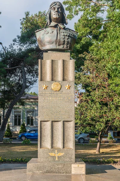 Emlékmű Szovjetunió Kétszeres Hősének Savitsky Légiközlekedési Altábornagynak Igen Rajtaütés Novorossiysk — Stock Fotó