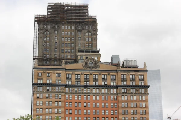 Edificio Whitehall con oficinas más antiguas o edificios de apartamentos en proceso de renovación en Nueva York —  Fotos de Stock