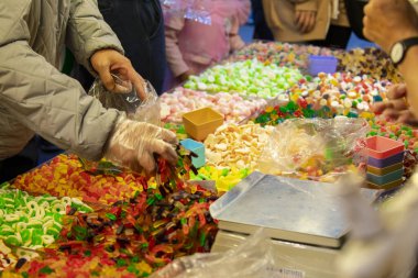 Çin Yeni Yılı boyunca, Taipei Yeni Yıl Sokağı 'nda tatlı soya peyniri satılır.