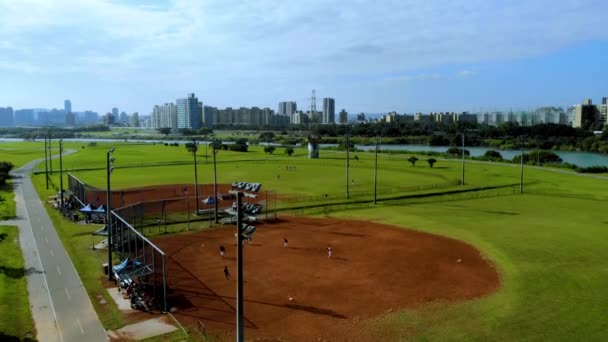 Αεροφωτογραφία Ταϊπέι Ταϊβάν Riverside Park Baseball Stadium — Αρχείο Βίντεο