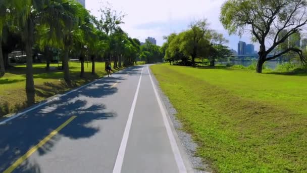 Taipei Tayvan Daki Keelung Riverside Parkı Nın Temiz Bisiklet Şeritli — Stok video