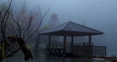 Yilan İlçesi, Tayvan, Ulusal Orman Dinlenme Alanı, Yağmurlu bir günde Poming Havuzu