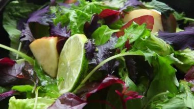 Vejetaryen sağlıklı yemek, sebze salatası.,