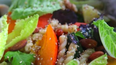 Vejetaryen sağlıklı yemek, sebze salatası.,