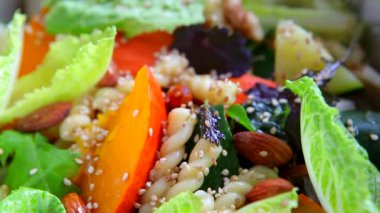 Vejetaryen sağlıklı yemek, sebze salatası.,