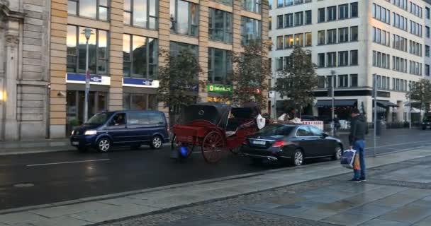 Tre Historiska Byggnader Gendarmenmarkt Berlin Tyskland Franska Katedralen Tyska Katedralen — Stockvideo