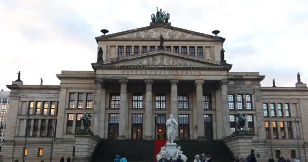 Tres Edificios Históricos Gendarmenmarkt Berlín Alemania Catedral Francesa Catedral Alemana — Vídeo de stock