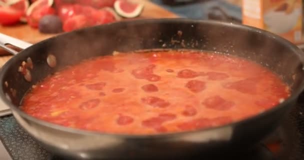 Koken Spaghetti Tomaat Zeevruchten Noedels — Stockvideo