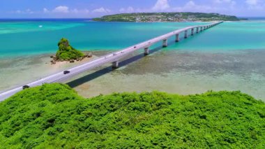 Kouri Köprüsü, Okinawa, deniz manzarası, mavi gökyüzü, seyahat, Japonya