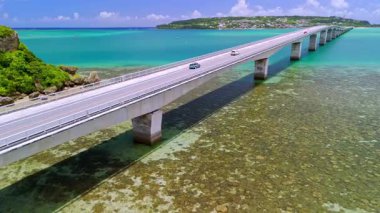 Kouri Köprüsü, Okinawa, deniz manzarası, mavi gökyüzü, seyahat, Japonya