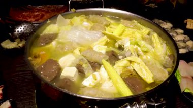 Güveç, malzemeler, Tayvan mutfağı, toplantılar, çorba.