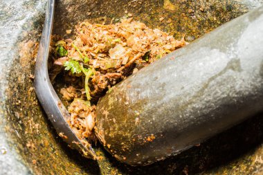 tarif baharatlı kıyılmış domuz salata limon suyu (larb mo ile kombine