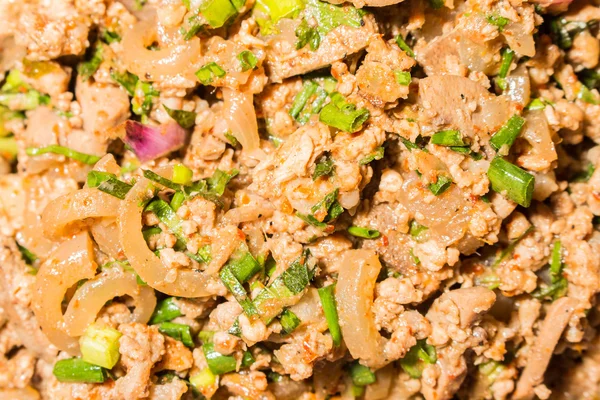 Kryddig malet fläskkött sallad kombinerat med limejuice (larb moo), tha — Stockfoto