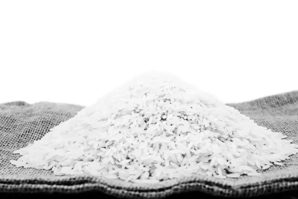 Тайський сирий рис на мішку ізольований білий фон — стокове фото