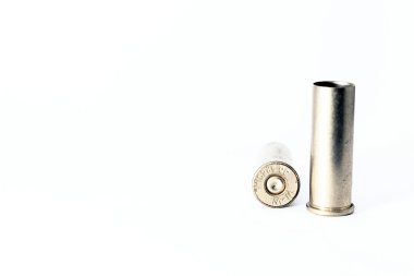 .Beyaz arka plan üzerinde izole 38 özel mermi kovanı