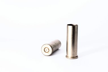 .Beyaz arka plan üzerinde izole 38 özel mermi kovanı