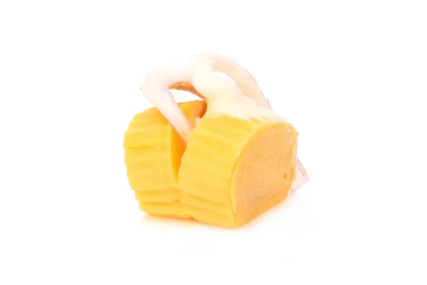 Tamago jepang dengan tako sushi terisolasi di latar belakang putih — Stok Foto