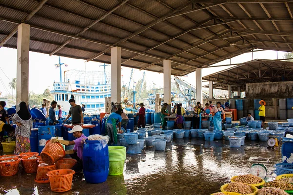 थाईलैंड 21 जनवरी: मत्स्य पालन गांव, नाखून सी में मछली बाजार — स्टॉक फ़ोटो, इमेज